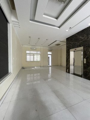 cho thuê văn phòng tầng trệt và lầu 1 (dt 180m2) tại him lam kênh tẻ giá 30tr