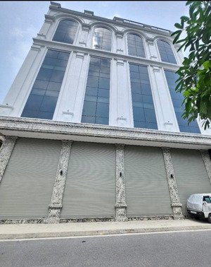 hiếm có khó tìm - lô góc 2 mặt thoáng - 1 mặt phố, 1 mặt ngõ - kinh doanh sầm uất - vỉa hè hai bên