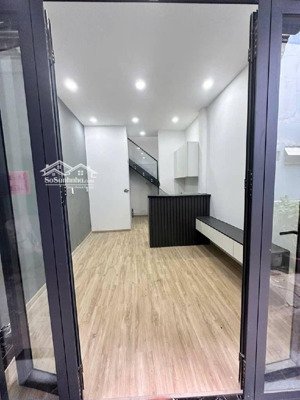 bán nhà riêng, 2 tầng, 20m2, gần chợ, trường học, lotte mart,..., q7, nhỉnh 2 tỷ