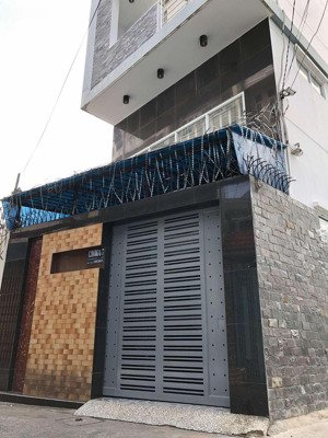 nhà đẹp chính chủ cần bán, hẻm xe hơi,p5,q.pn