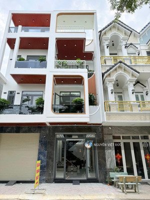 bán nhà mới xây mặt tiền trục chính kdc cao cấp ngay ngã tư miếu ông cù , tặng full nội thất