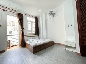 chdv full nội thất, có ban công gần iuh 200m