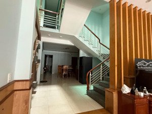 bán nhà 3 tầng đường lê thanh nghị gần tố hữu , dt 128m2 ngang 5 , lh tuyết