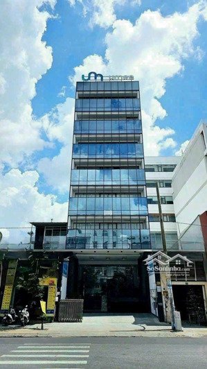 tòa nhà cho thuê mt sầm uất bạch đằng ngay cổng sân bay. dt: 9x27m. hầm 6 tầng cao. pccc. sàn suốt.