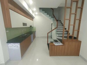 nhà mới koong, ở ngay, ngõ thông võ chí công, vài bước chân ra hồ tây lộng gió (8.3 tỷ)