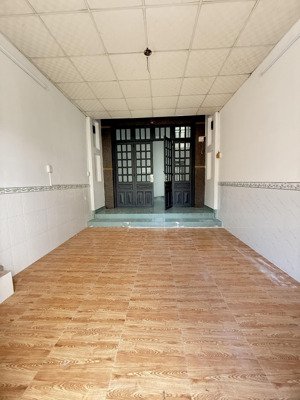 nhà mặt tiển hẻm 1886 vừa ở và kinh doanh nhiểu mặt hàng