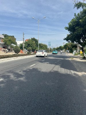 chính chủ cho thuê lô đất nằm ngay trên trục chính du lịch sơn trà điện ngọc