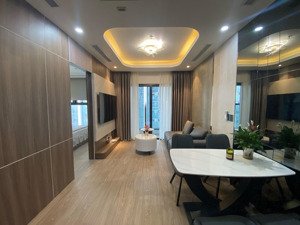bán chuyển nhượng căn hộ 2pn1vs full nội thất cao cấp tầng trung cực đẹp