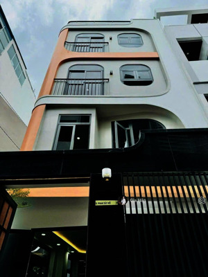 2 tỷ bán nhanh 1,8 tỷ. nhà 33m2 huỳnh văn bánh xây 3 tầng. gần sân bay, đang cho thuê 13tr/ tháng.