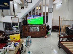 bán gấp trong tháng căn nhà đẹp 68m2 shr hẻm xe tải, 3pn, 3wc, 1 trệt 2 lầu ngay hẻm 109 đường số 8