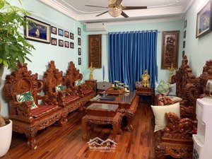 nhà phố cầu giấy -43m - 7 tầng thang máy - ngõ thông , oto đỗ cửa, nội thất tiền tỷ - ở đỉnh vip