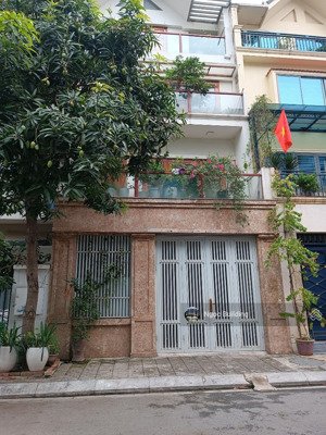 cho thuê nhà liền kề 6 ngõ 6 mạc thái tổ - cầu giấy - hà nội. dt 72m x 5t. giá 20 triệu