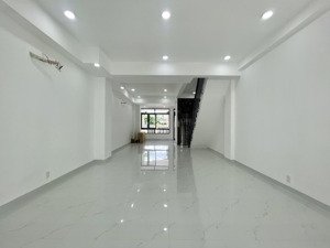 mặt bằng tầng trệt 5x20m giá chỉ 11 triệu/th, có thang máy, hầm xe - tại vạn phúc city