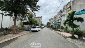 bán lô đất ngay đường vĩnh phú 32 dt 125m2 shr, đường rộng 6m cách chợ vĩnh phú 1km, full thổ cư