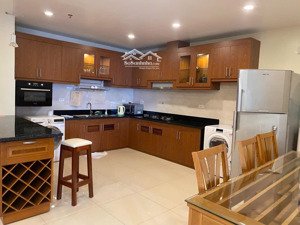 bán căn hộ silversea 114m2,3pn,2wc giá 4,1 tỷ.call mr hà.