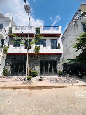 bán nhà ngay cổng kdc osaka đường thạnh xuân 52, dt 51,7m2 sổ riêng, đường rộng 12m chủ cần ra gấp