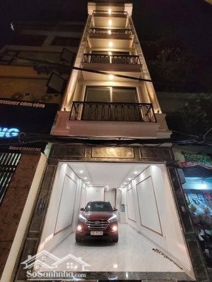 siêu phẩm khúc thừa dụ 7 tầng thang máy ô tô ngủ trong nhà