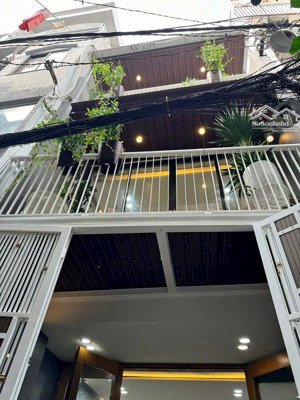khu sầm uất phan xích long, 3 tầng, giáp quận 1, ngay bệnh việm hoàn mỹ
