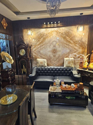 sát mặt đường cầu giấy - 35m - 6 tầng - mặt tiền 5m- nhà đẹp long lanh, khu vực vip trung tâm