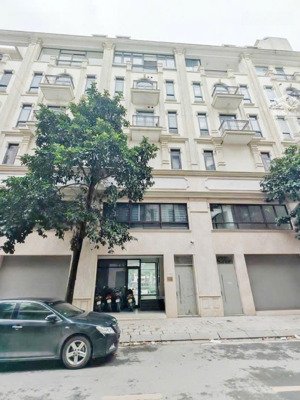 cho thuê nhà kđt him lam vạn phúc. dt 96m2, 7 tầng thông sàn, có pccc, thang máy, điều hòa