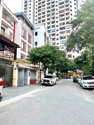 Biệt thự Tây Hồ, ô tô tránh đỗ, 30M ra phố, sát Hồ Tây, 138/160m2 MT 6.8m giá 3x tỷ