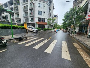 nhà liền kề kđt định công, giá 23,5 tỷ, diện tích 68m2, mt 5,8m thang máy. pháp lý đầy đủ, uy tín