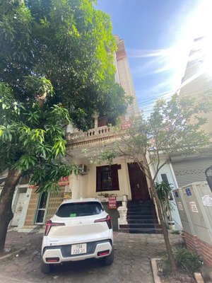 cho thuê nhà ngõ 172 phú diễn,đường rộng 15m,diện tích 65m * 5 tầng 1 hầm,giá 25 triệu