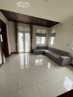 cho thuê biệt thự 270m2 nội thất cơ bản nhà sạch sẽ vị trí đẹp an ninh 24/24 vào ở được ngay