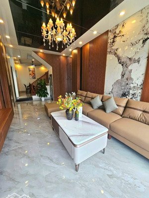 hoa hậu! phố xã đàn, lô góc sáng full nội thất, cách ô tô 40m, gần phố, dt 41m2 * 5 tầng. mt 4.2m