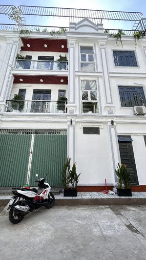 nhà đẹp -tại tl37 apd -hcm
xây trệt 2 lầu sân thượng - giá rẻ nhỉnh 5t