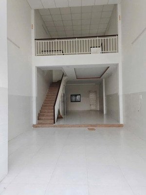 bán đất tặng nhà 1 trệt, 1 lửng, 1pk, 1pb, 2pn, 3wc ven sông vàm thuật ( 4.5x21m) thổ 88m2 giá 5,25