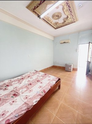 phòng giá rẻ quận 10 đường cmt8 gần công viên lê thị riêng