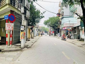 nhà phố thúy lĩnh, dt 70m2, kinh doanh , gara oto 7 chỗ , 3 tầng, mt 4.6m, giá 10.1 tỷ.