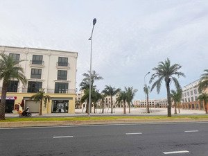 cần bán căn nhà mặt phố vị trí đẹp nhất vinhomes vũ yên giá cực rẻ