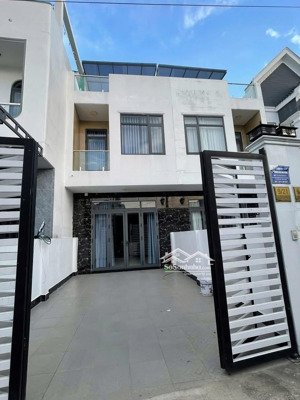 cho thuê nhà phú mỹ cách phạm ngọc thạch 100m