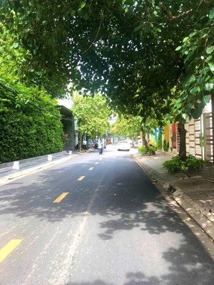 cho thuê nhà mặt phố vừa ở vừa kinh doanh vị trí vàng mặt tiền đường thảo điền chỉ 40 triệu/ tháng.