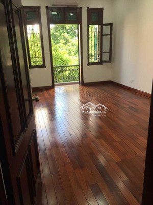 cho thuê gấp văn phòng phố hoàng ngân giá siêu rẻ, phòng có ban công cửa sổ siêu thoáng: 