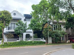 biệt thự đơn lập xanh villa view suối, diện tích hơn 400m2 giá hợp lý. liên hệ: 0971.987.13