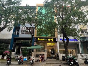 bán nhà phố siêu hot ở phú mỹ hưng, 36 tỷ, 111m2, đường lớn rộng ,kinh doanh nhộn nhịp