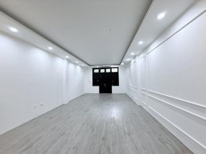 cho thuê nhà mp phạm văn đồng, 50m2, 7 tầng, mt 4.5m, thang máy, nhà đẹp, 30tr