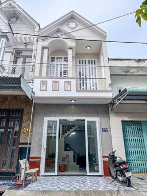 Bán gấp nhà ở khu vực Tân Uyên 1 trệt 1 lầu