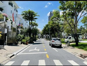 nhà villa himlam kiều đàm, q7. dt 9.5mx20m. giá 22 tỷ. 190m2. gần lotte mart, đh tôn đức thắng