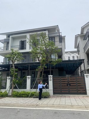 biệt thự song lập thiết kế đẳng cấp mặt tiền rộng giá gốc cđt