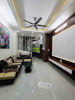 chính chủ cần tiền bán gấp căn nhà 5 tầng đẹp phố đặng vũ hỷ. ngô gia tự. long biên