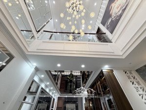 bán nhà penthouse tuyệt đẹp ngọc khánh như khách sạn 5 sao 6 tầng thang máy 52m2 18.5 tỷ 
