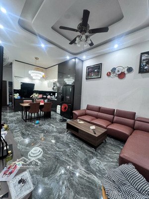 chính chủ cần bán gấp căn nhà 3 tầng _sơn thuỷ 8 -2 mặt tiền siêu đẹp giá tốt cho khách thiện chí