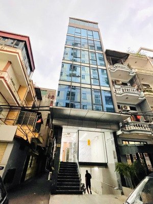 mặt dựng toà nhà văn phòng ốp full kính, số 24 hoàng việt, phường tân sơn nhất, tp.hcm