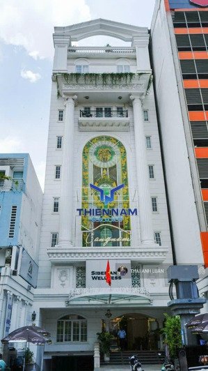 bán khách sạn ngay phố tây phạm ngũ lão. dt: 120m2(6,2x18m) - 6 tầng - hđt: 450tr/th. giá: 88 tỷ