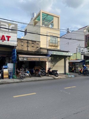 mtkd nguyễn thái sơn (hiếm có). 5,5x17m x 3lầu st, 12pn đct 40 triệu/th. chỉ 14 tỷ tl