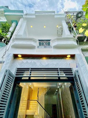 nhà diện tích lớn- nở hậu tài lộc- 3 phòng ngủ- 1 sẹt ngắn- đường phạm văn chiêu